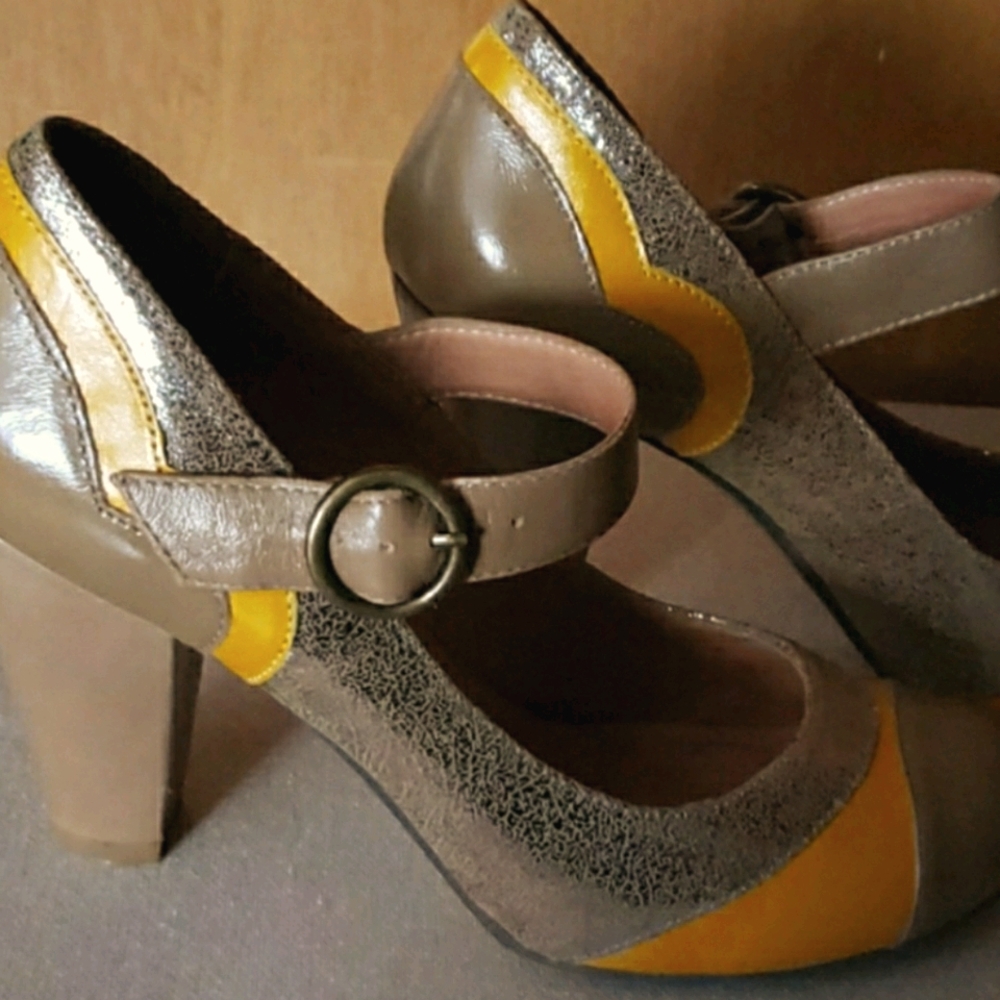 Woman's shoes
